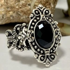Vintage Dark Ring inlaid Black Gemstone Fine Carving Craft Size 7